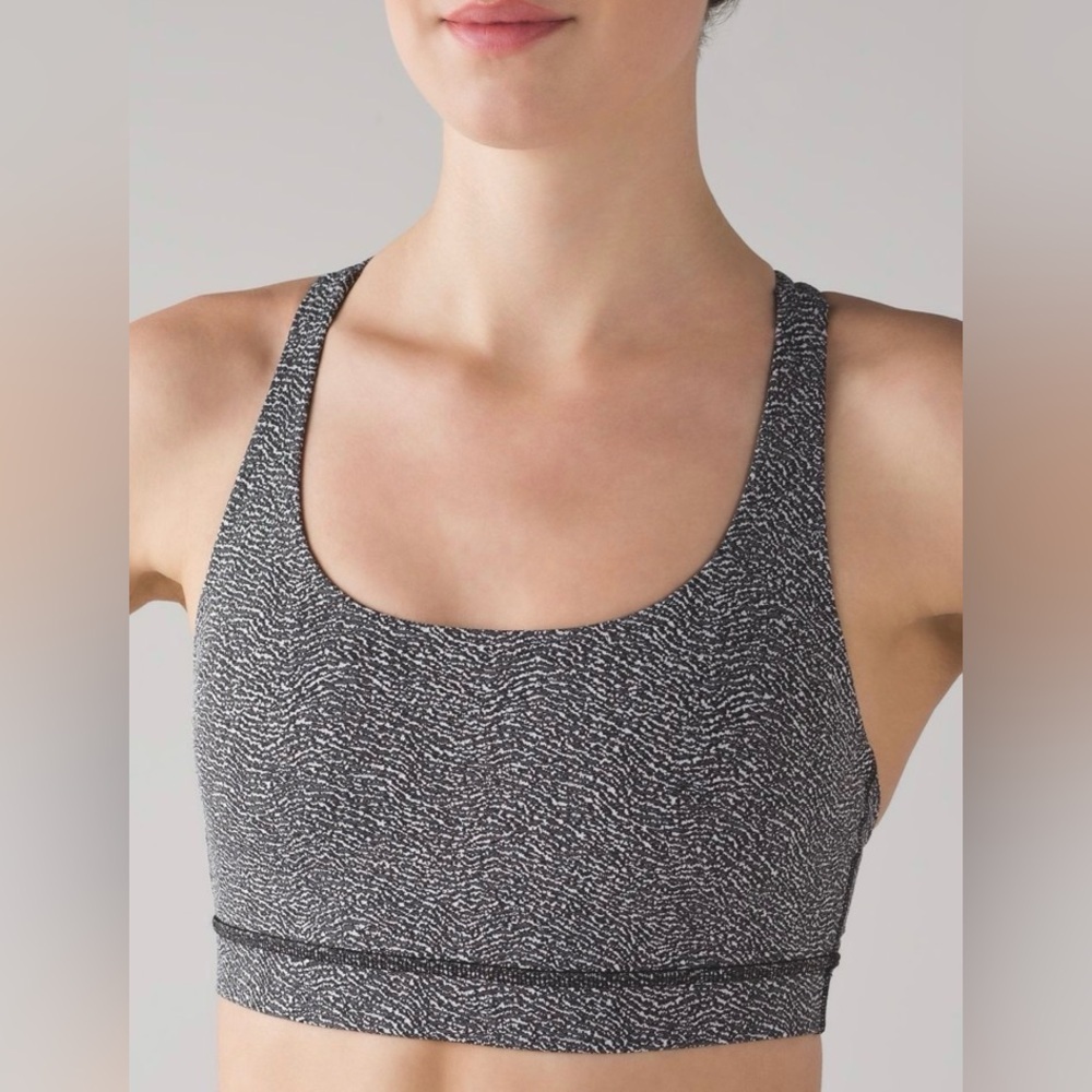 Lululemon Energy Bra Criss Cross Back Power Luxtreme Ripple Jacquard Black White